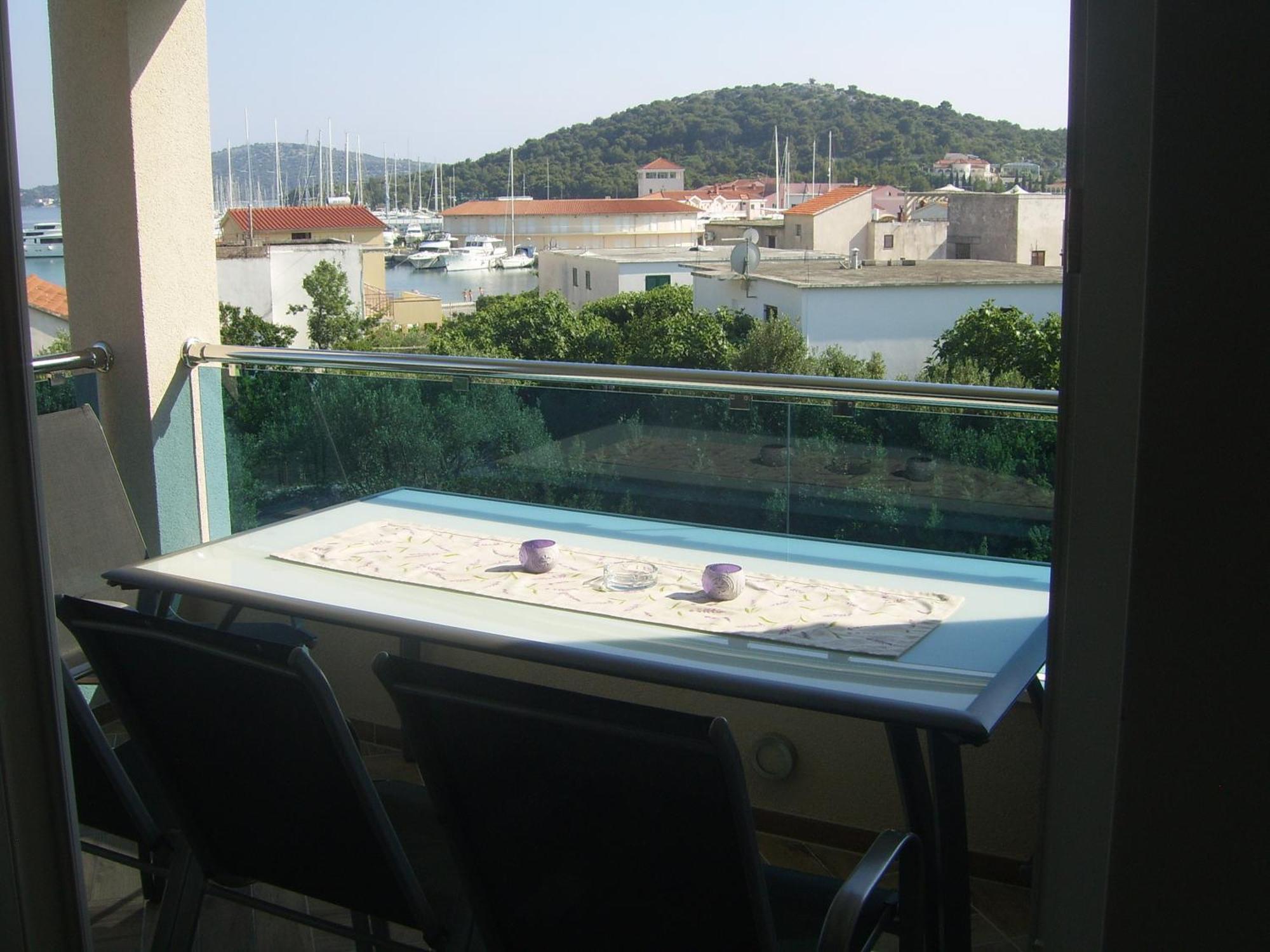Apartments Villa Erik Rogoznica  Rom bilde