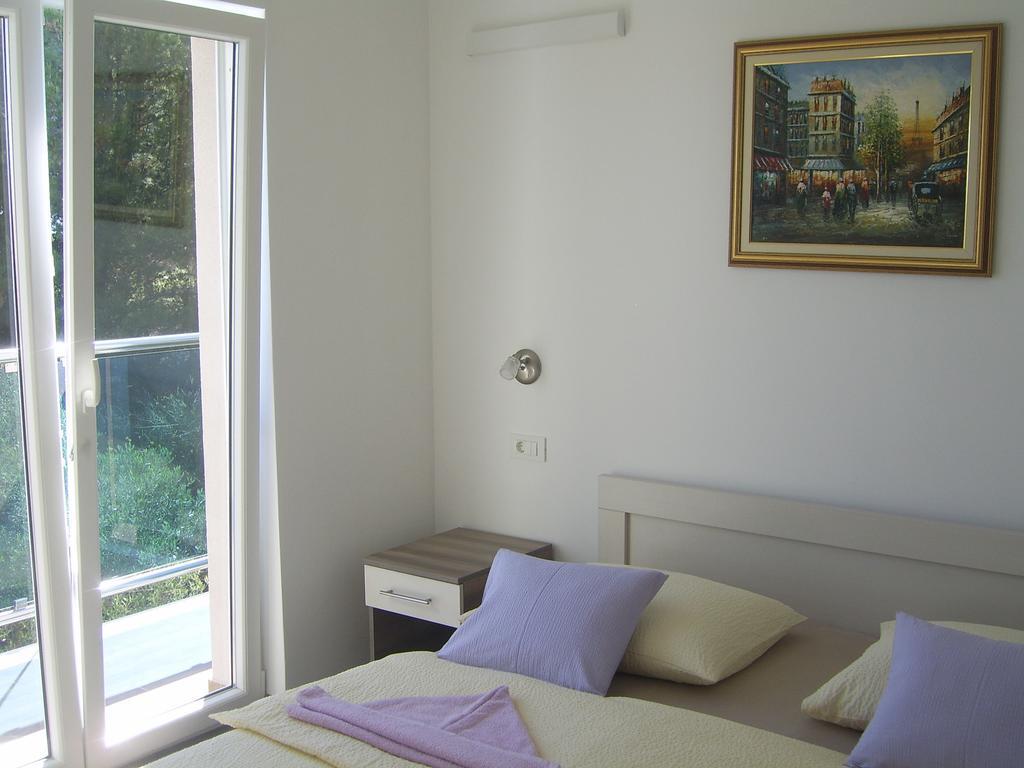 Apartments Villa Erik Rogoznica  Rom bilde