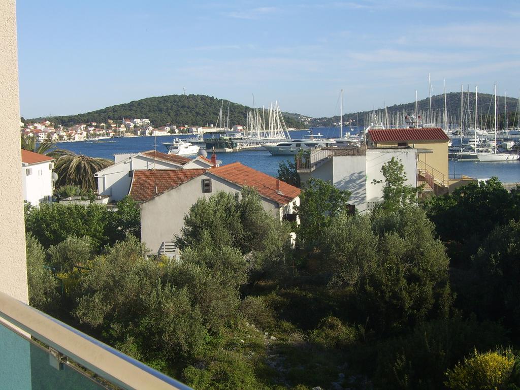Apartments Villa Erik Rogoznica  Rom bilde